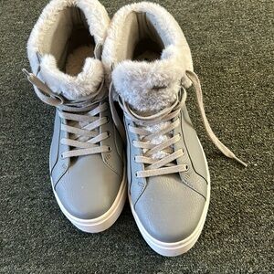 Koolaberra high tops worn one time. Size 11 women’s. Like new!